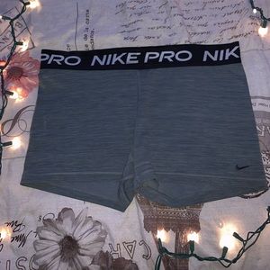 Nike Pro women’s spandex, 2x, good shape, worn only 3 times